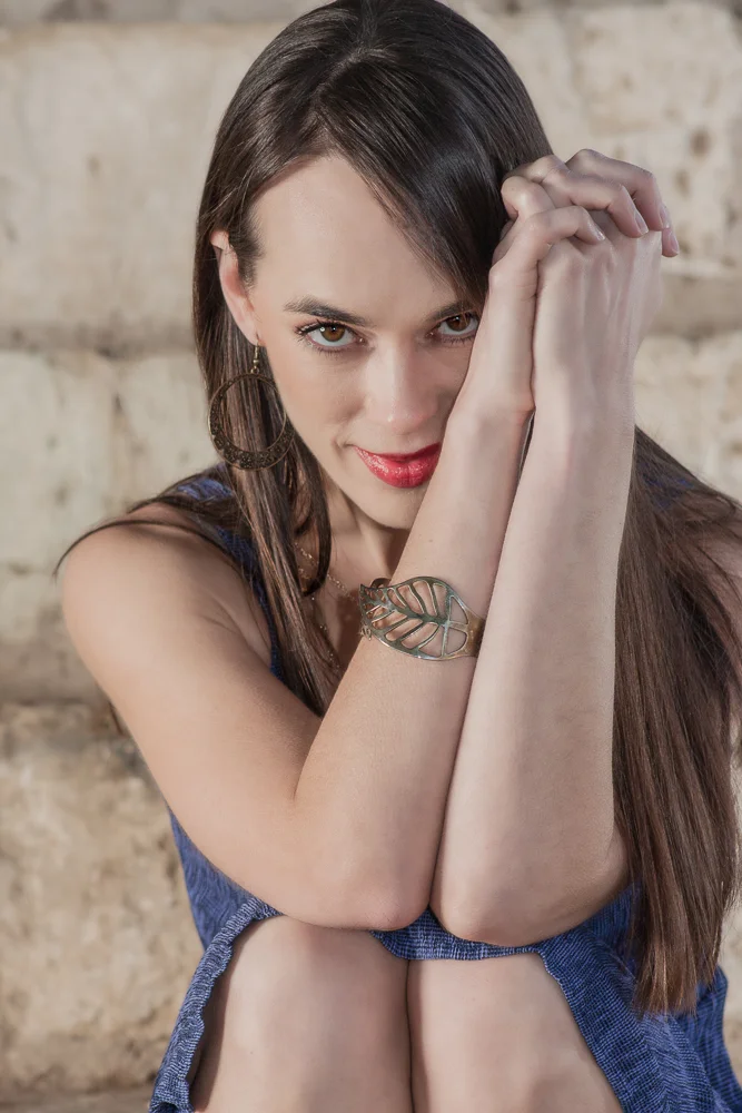 Shannon Lepard seated portrait